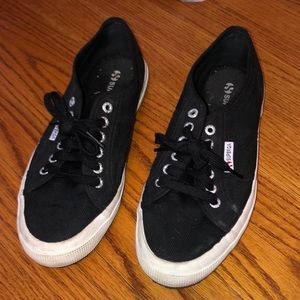 Flat supergas with lace up
